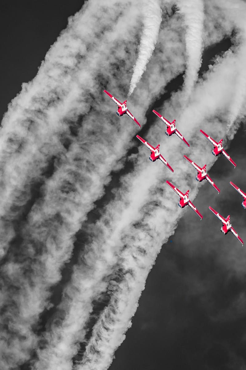 A stunning display of aerobatic precision by aircrafts at the London Airshow in Canada.